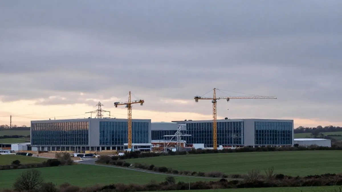 Illustration for: UK Datacentre Policy Shaped Without Input From Environmental Groups, Investigation Finds